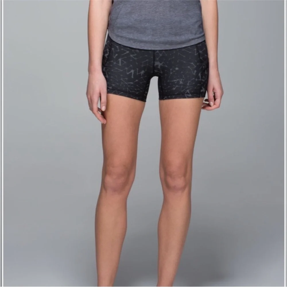 Lululemon athletica ~What The Sport / 4”Short Full   Size 2 Sashiko Print